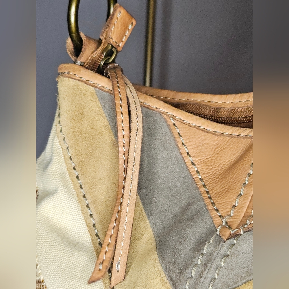 Fossil Chevron Crossbody Bag in Tan and Cream - Picture 5 of 13